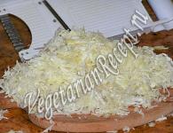 Как заквасить капусту: рецепты быстрого приготовления в домашних условиях вкусной и хрустящей заготовки Как делать квашеную капусту самые простые рецепты